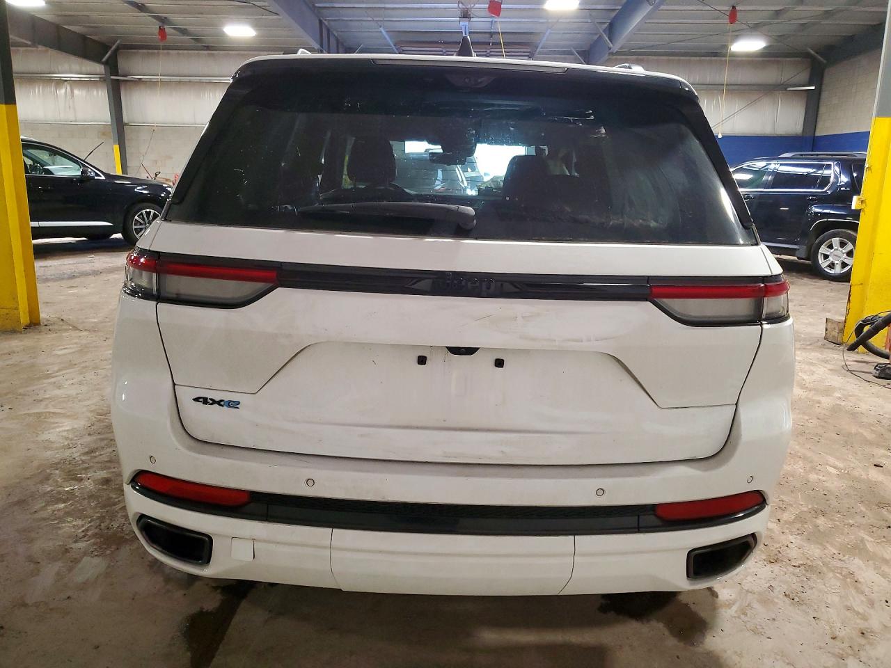 2024 Jeep Cherokee VIN 1C4RJYB67R8955610 photo 6