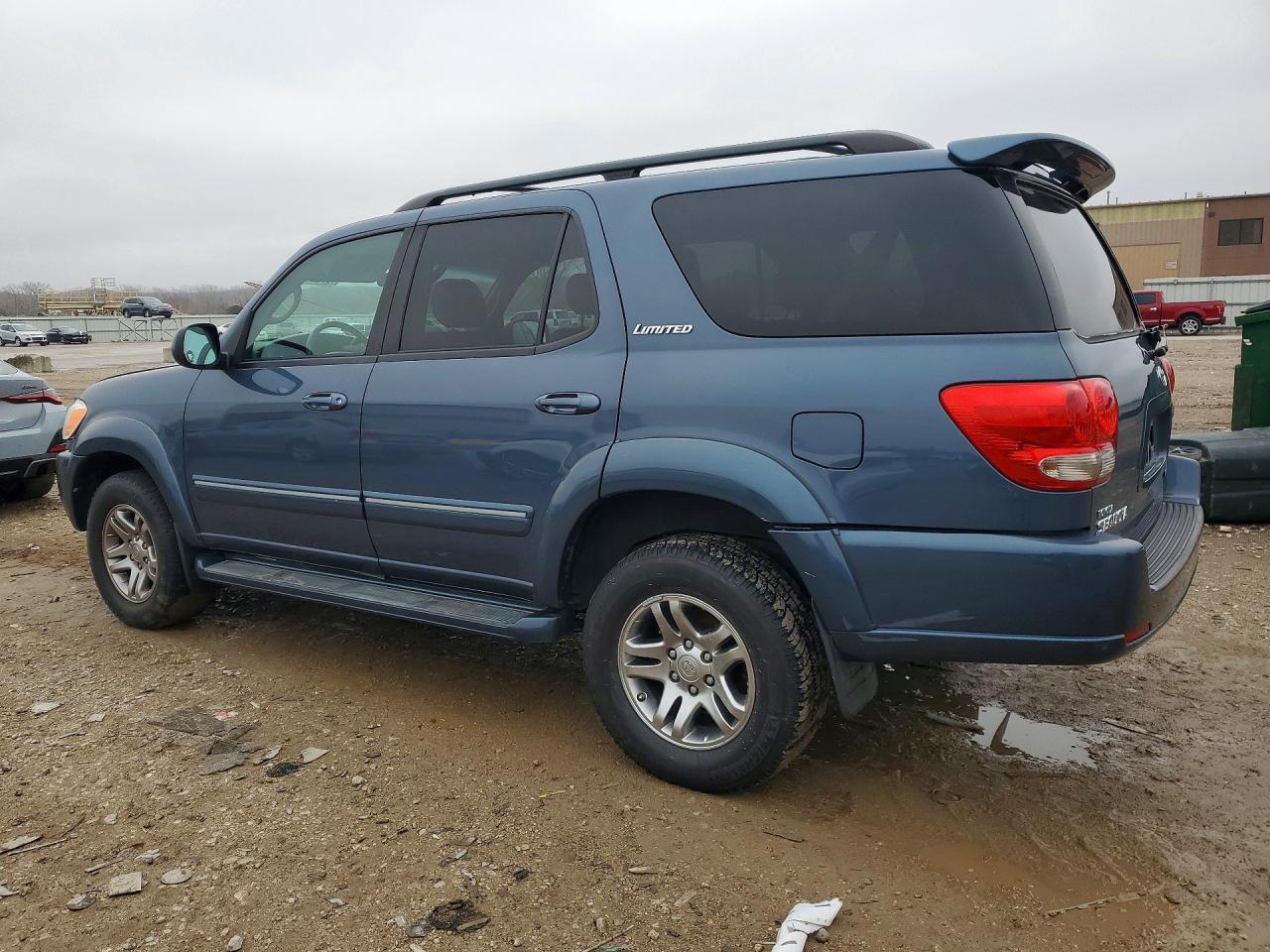 2005 Toyota Sequoia VIN 5TDBT48A25S238327 photo 2