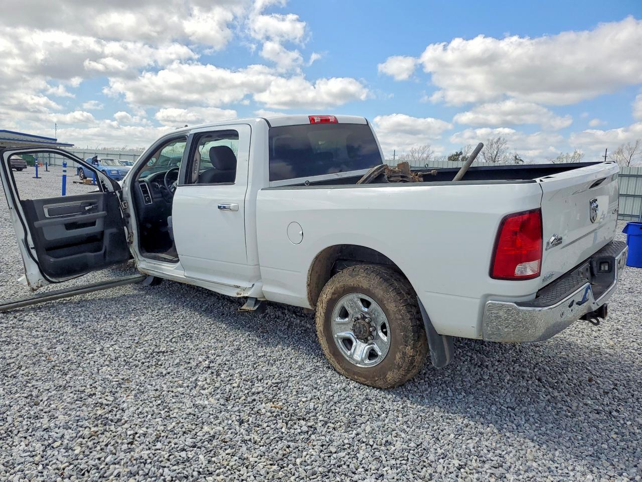2017 Ram 2500 VIN 3C6UR5DJ6HG741050 photo 2