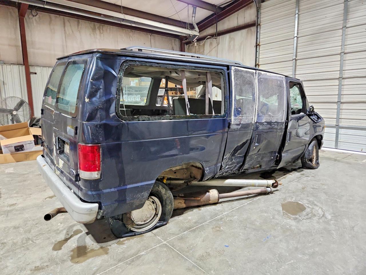 2000 Ford Econoline VIN 1FMRE11W4YHA39734 photo 3