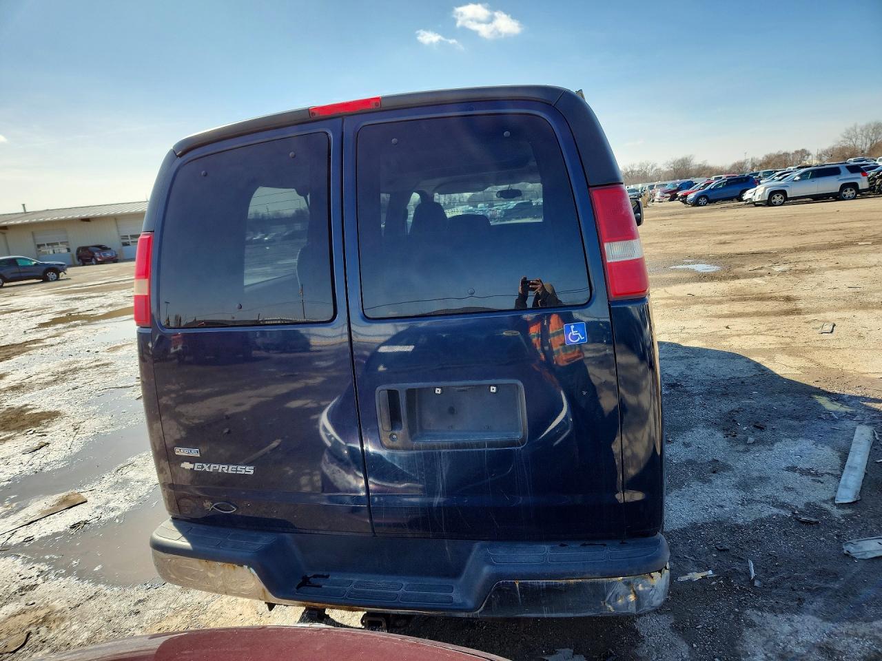 2007 Chevrolet Express VIN 1GNFG15Z371180363 photo 6