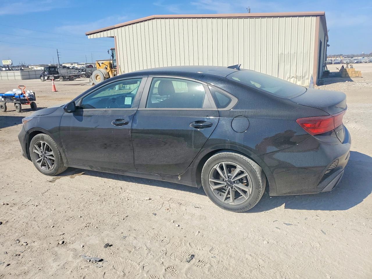 2023 Kia Forte lxs VIN 3KPF24AD7PE564582 photo 2