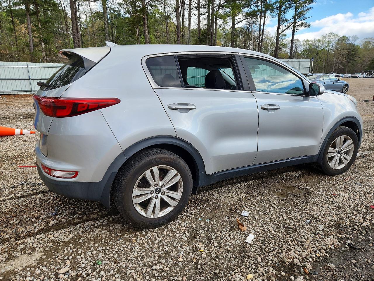 2019 Kia Sportage VIN KNDPM3AC5K7503224 photo 3