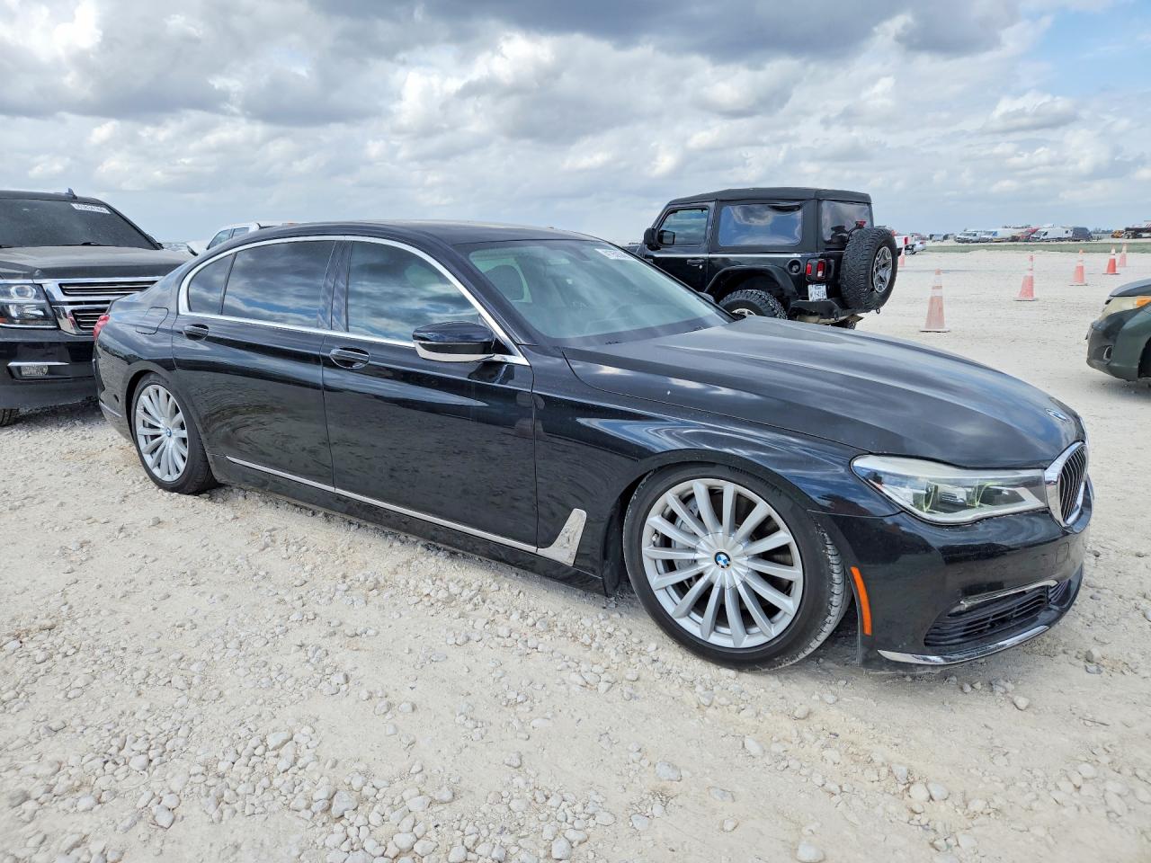 2016 BMW 7 series VIN WBA7F0C51GGL99990 photo 4