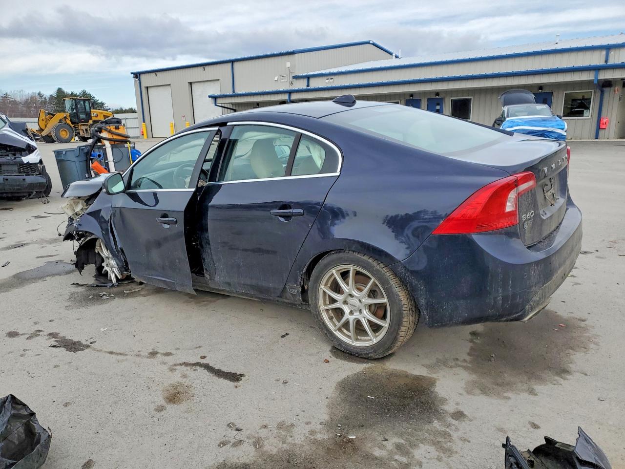 2016 Volvo S60 VIN YV126MFK1G2411536 photo 2