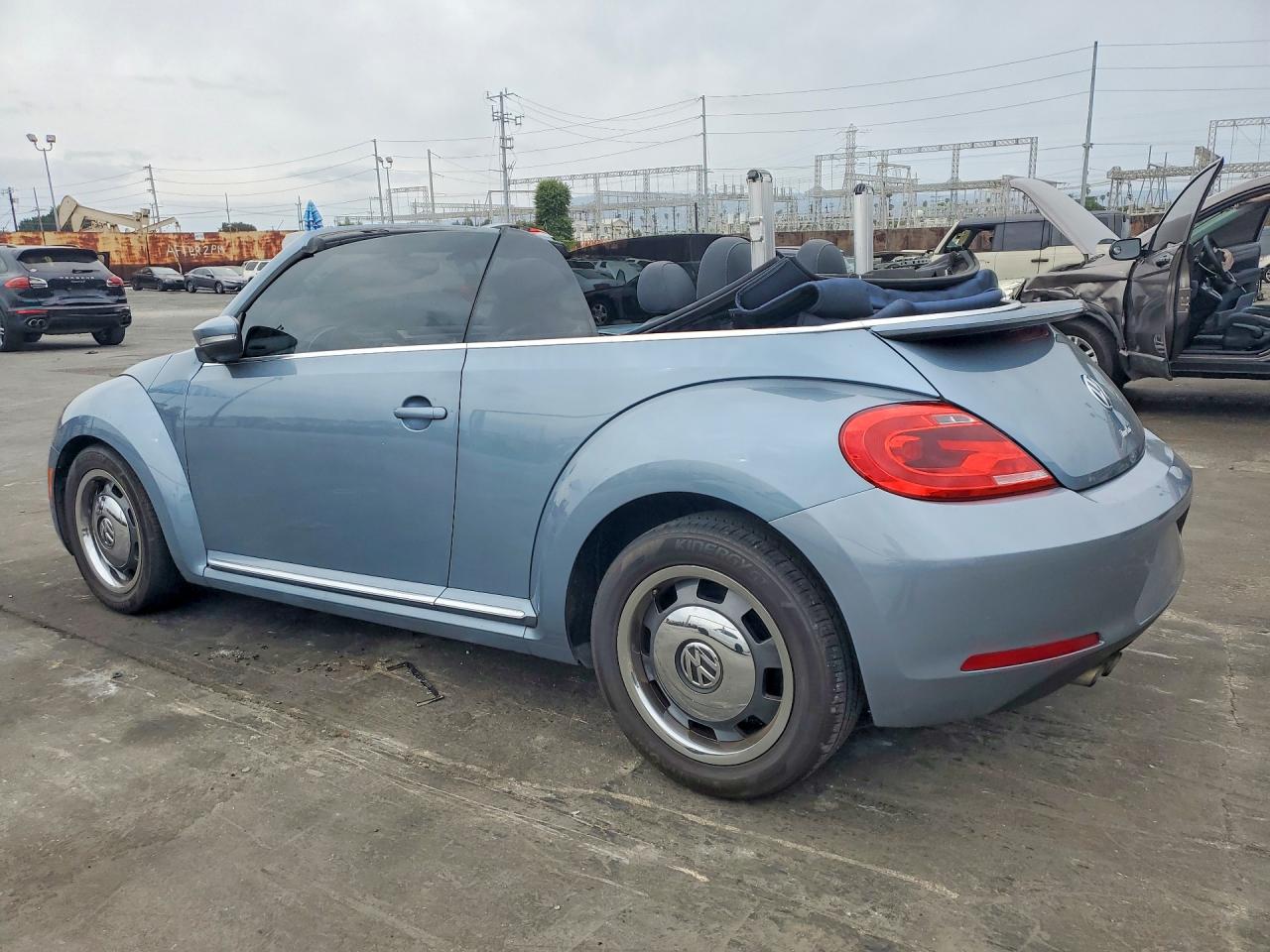2016 Volkswagen Beetle VIN 3VW507AT0GM811762 photo 2