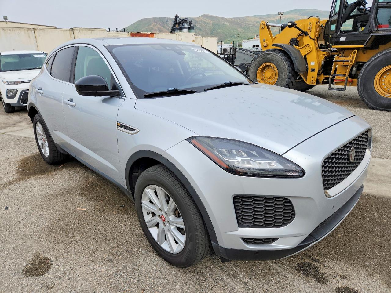 2018 Jaguar Etype VIN SADFJ2FX7J1Z09571 photo 4