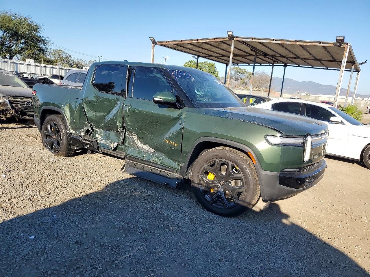 2025 Rivian Rit VIN 7FCTGCAP2SN038240 photo 4