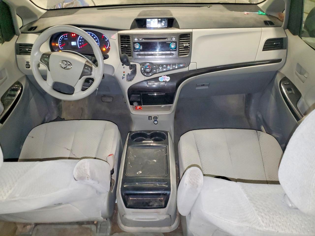 2013 Toyota Sienna VIN 5TDKK3DC8DS345711 photo 8