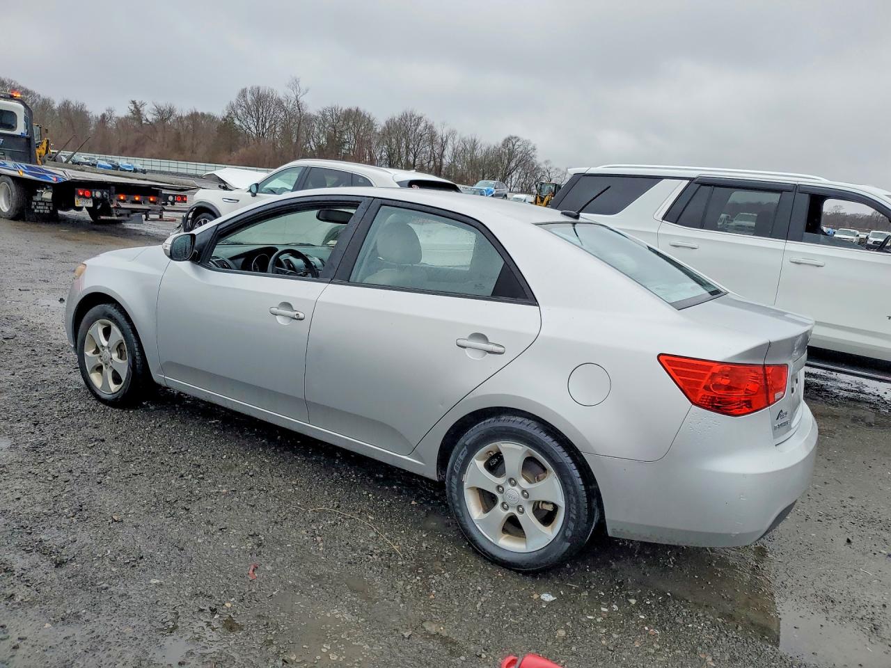 2010 Kia Forte VIN KNAFU4A25A5110520 photo 2
