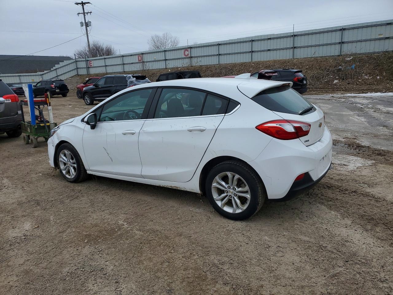 2019 Chevrolet Cruze VIN 3G1BE6SM4KS566440 photo 2