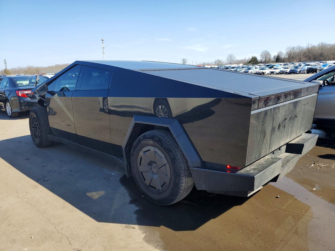2025 Tesla Cybertruck VIN 7G2CEHED7SA074507 photo 2