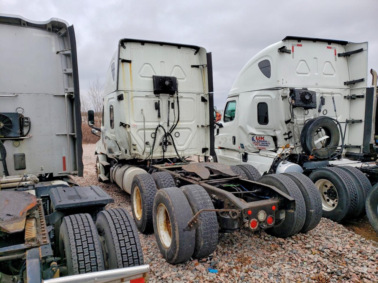 2020 FREIGHTLINER All other VIN 3AKJHHDR0LSLZ2109 photo 3