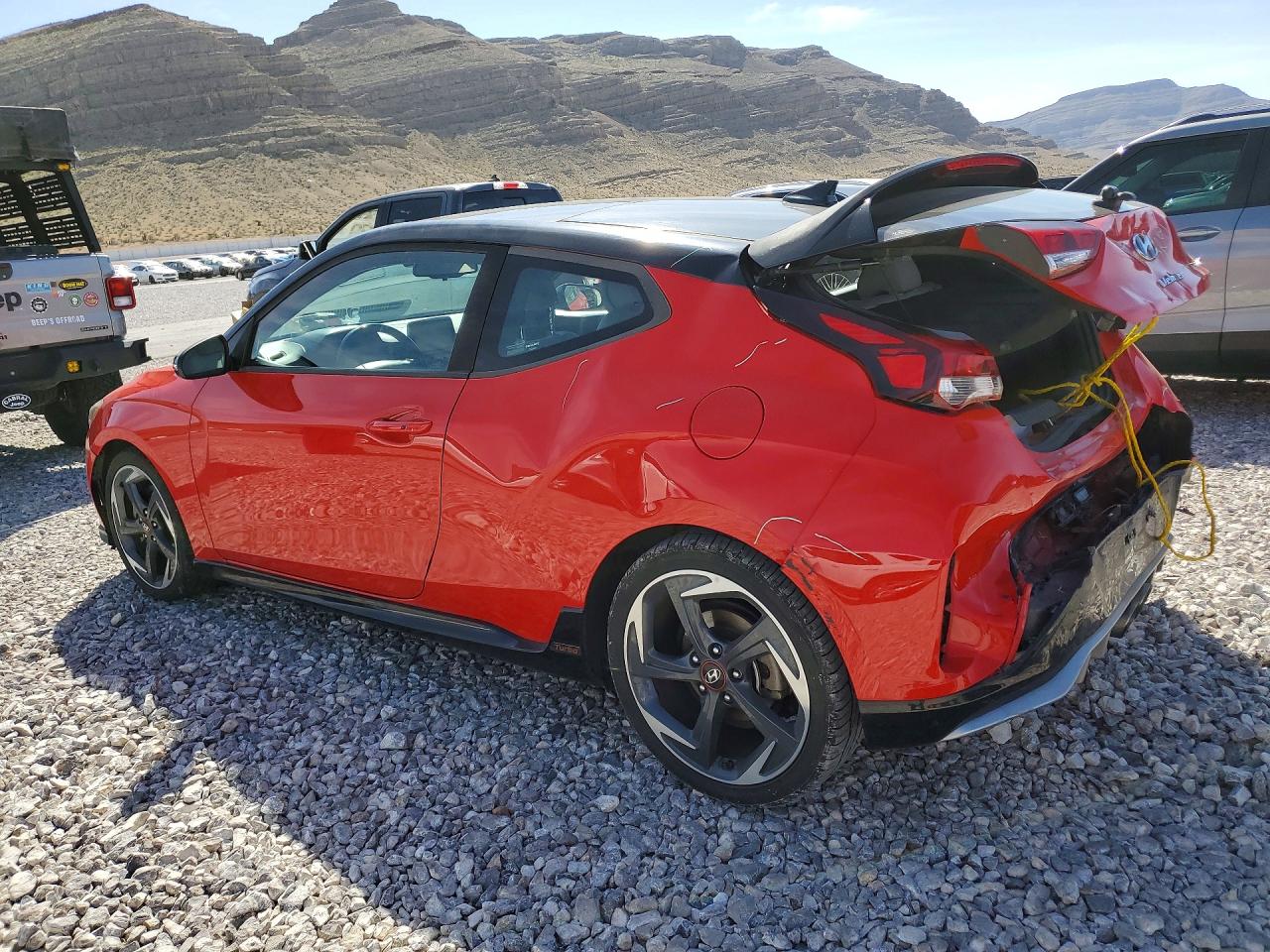 2020 Hyundai Veloster VIN KMHTH6AB5LU028362 photo 2