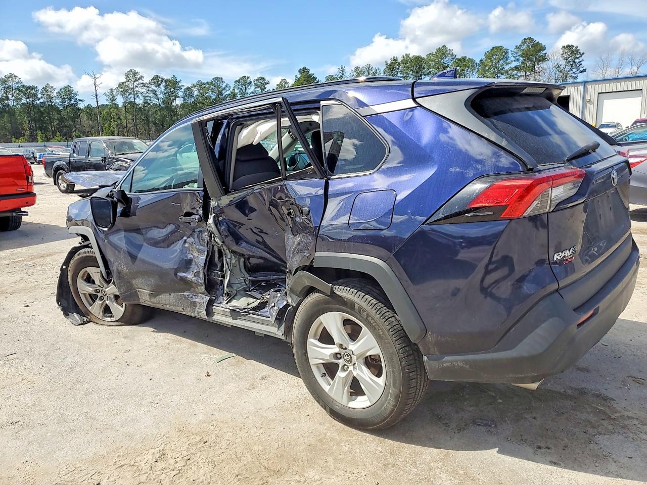 2021 Toyota Rav4 VIN 2T3W1RFV7MW175622 photo 2