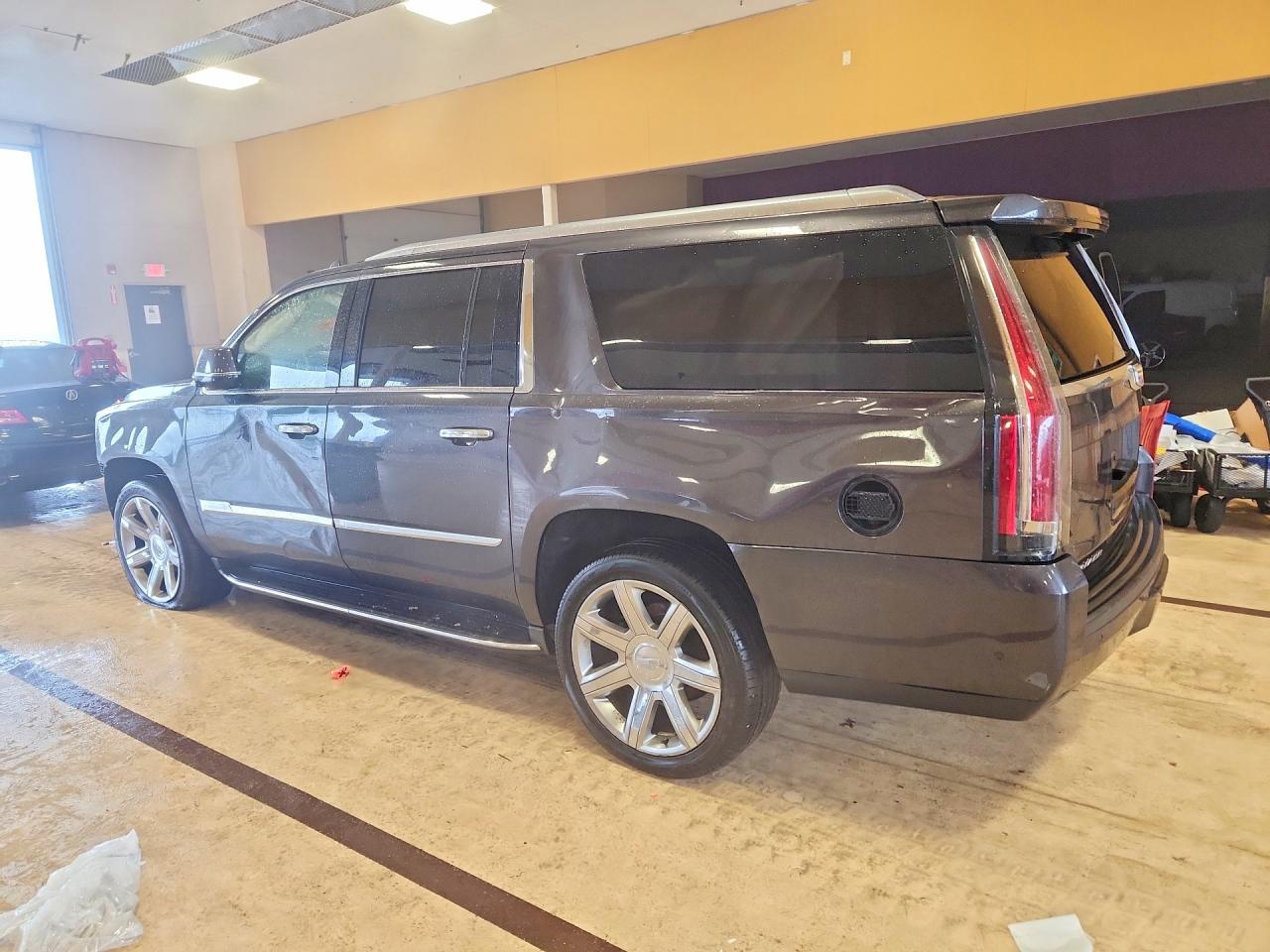2017 Cadillac Escalade VIN 1GYS4JKJ2HR362194 photo 2