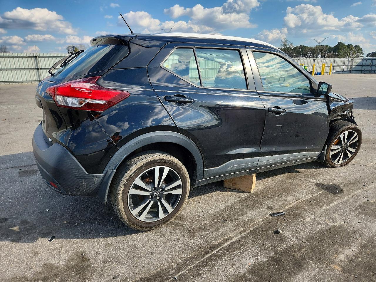 2019 Niss Kicks VIN 3N1CP5CU3KL544909 photo 3