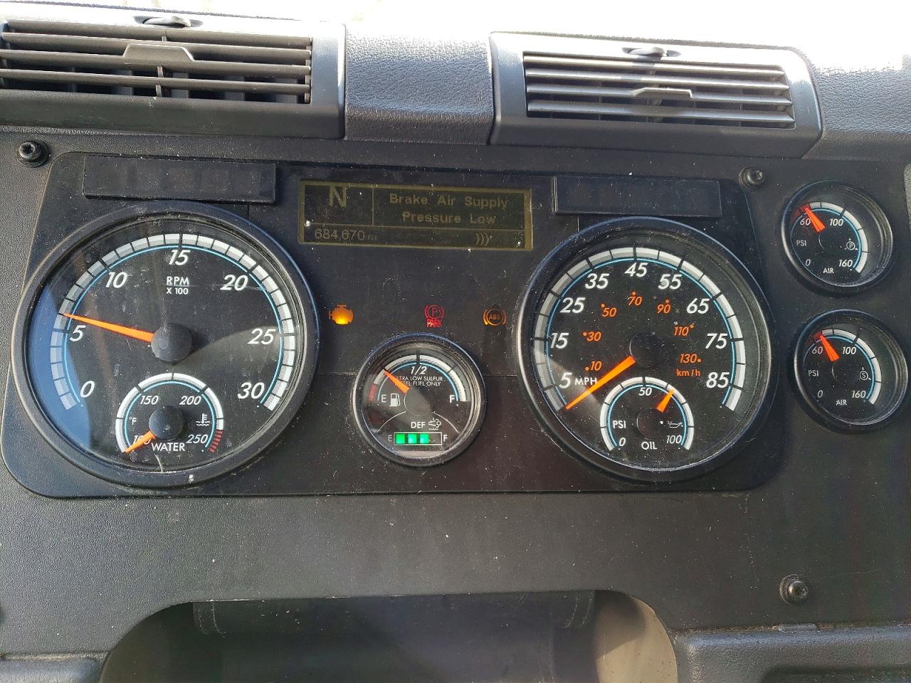 2018 FREIGLINER All other VIN 1FUJGLDR8JLJL3754 photo 8