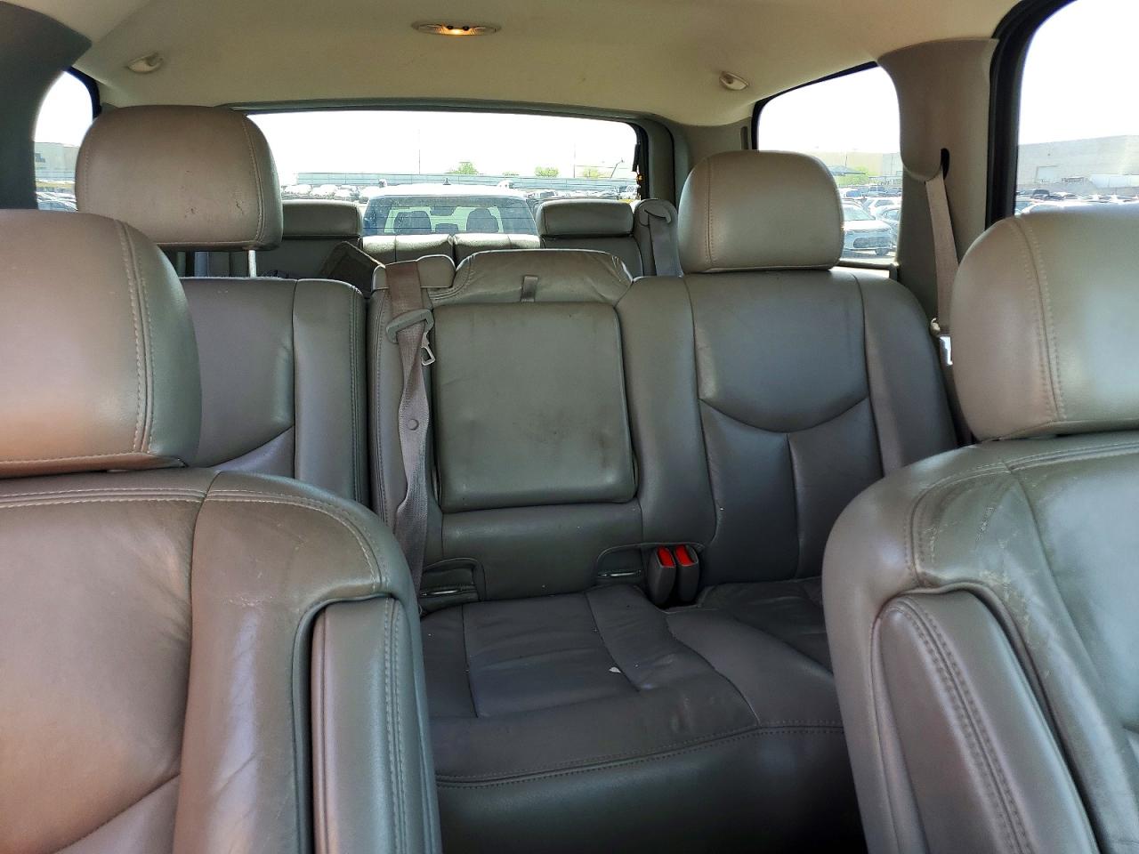 2005 Chev Tahoe VIN 1GNEC13T35R248682 photo 10