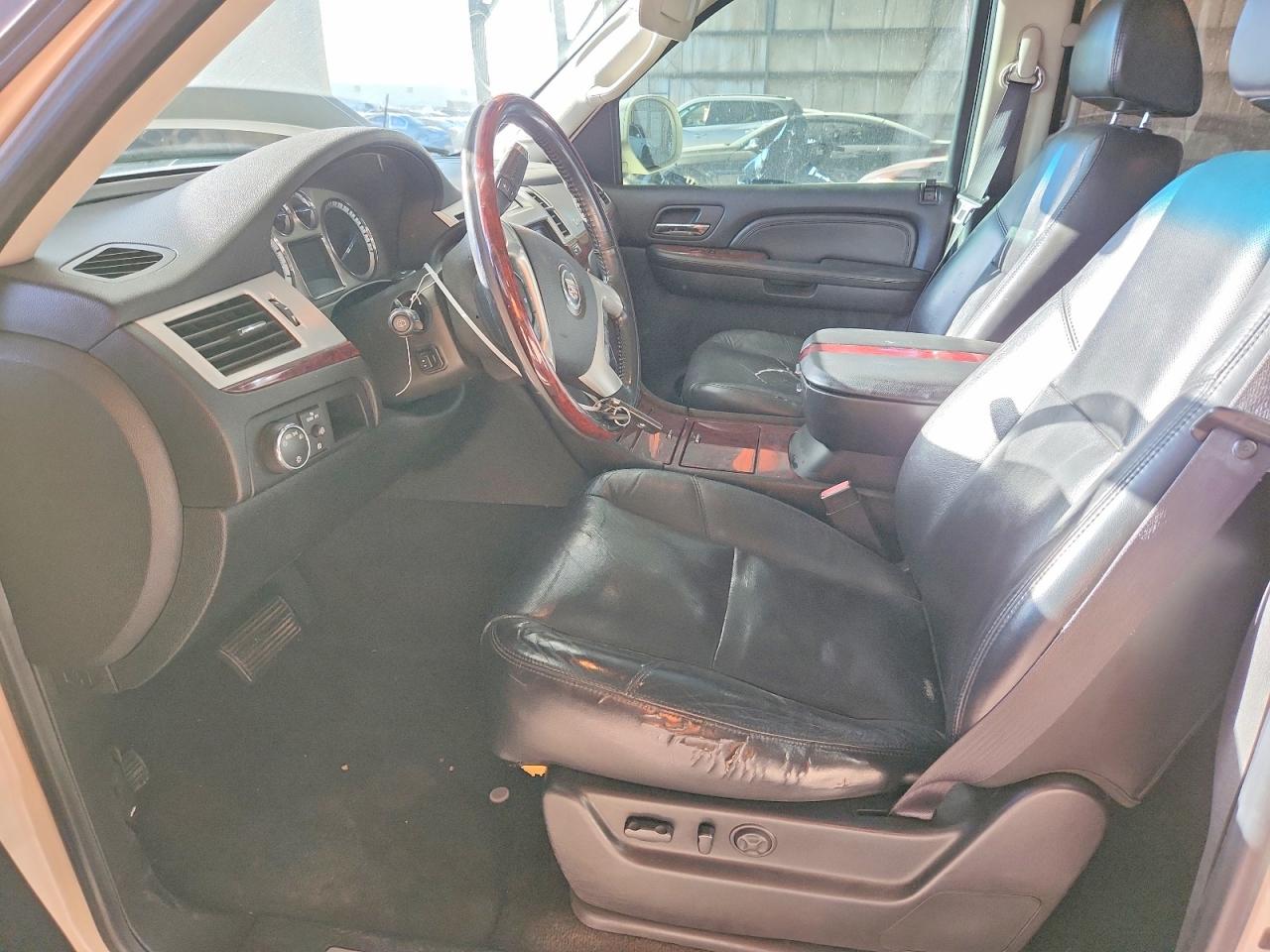 2009 CADI Escalade VIN 1GYFC43509R135191 photo 7