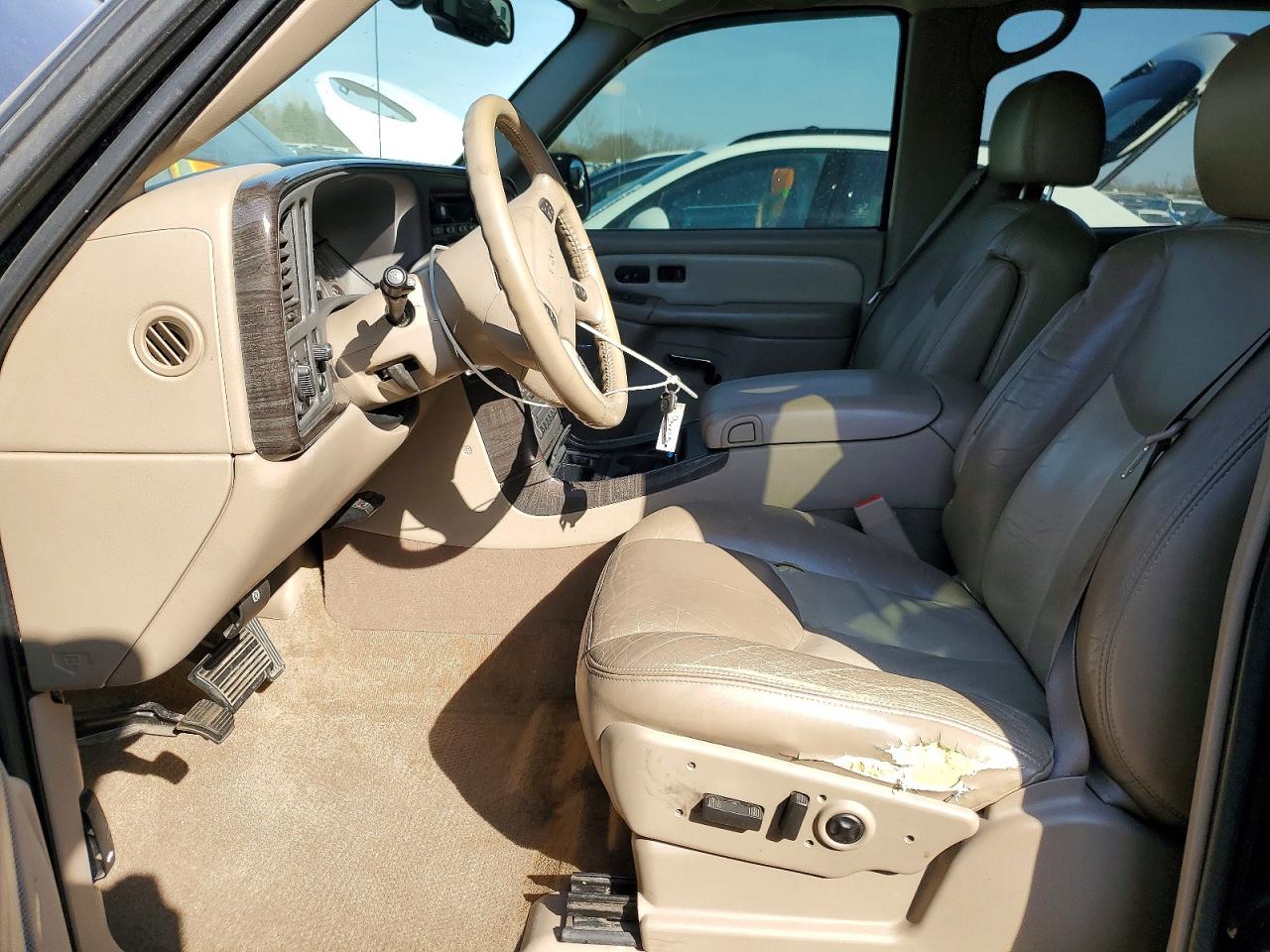 2005 GMC Yukon VIN 1GKFK66U35J212186 photo 7