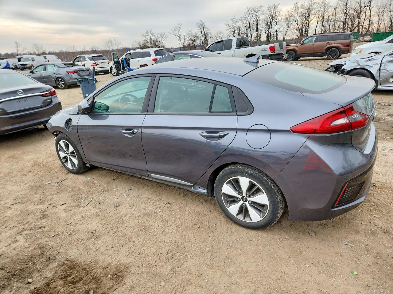 2019 Hyundai Ioniq VIN KMHC65LD3KU144334 photo 2
