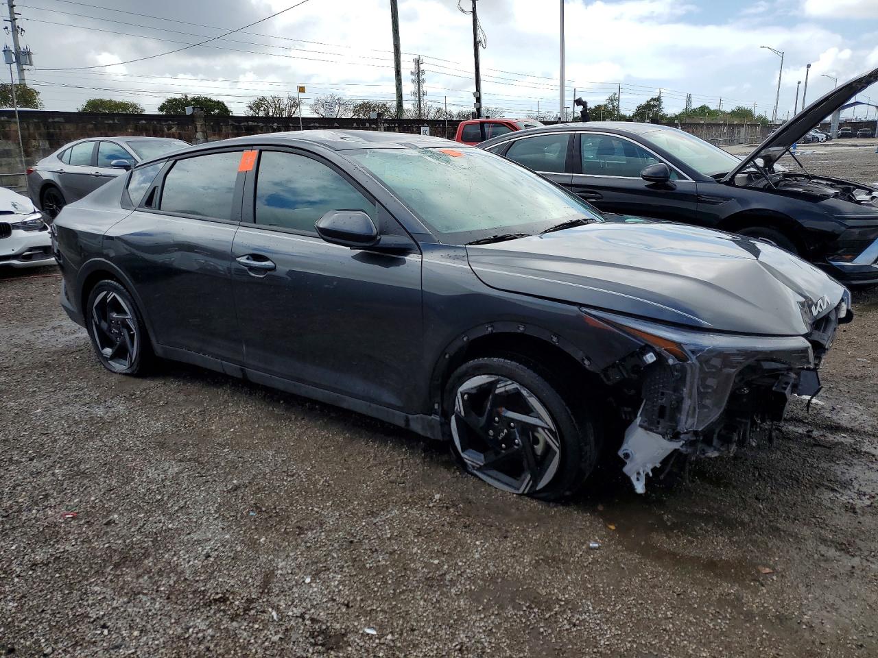 2025 Kia All other VIN 3KPFU4DE6SE211435 photo 4