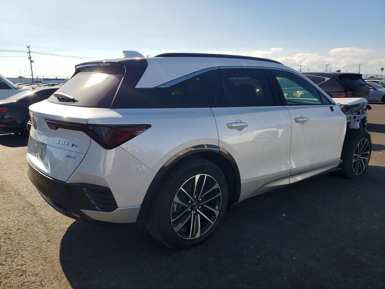 2024 ACURA Zdx VIN 4W5KHNRLXRZ509648 photo 3