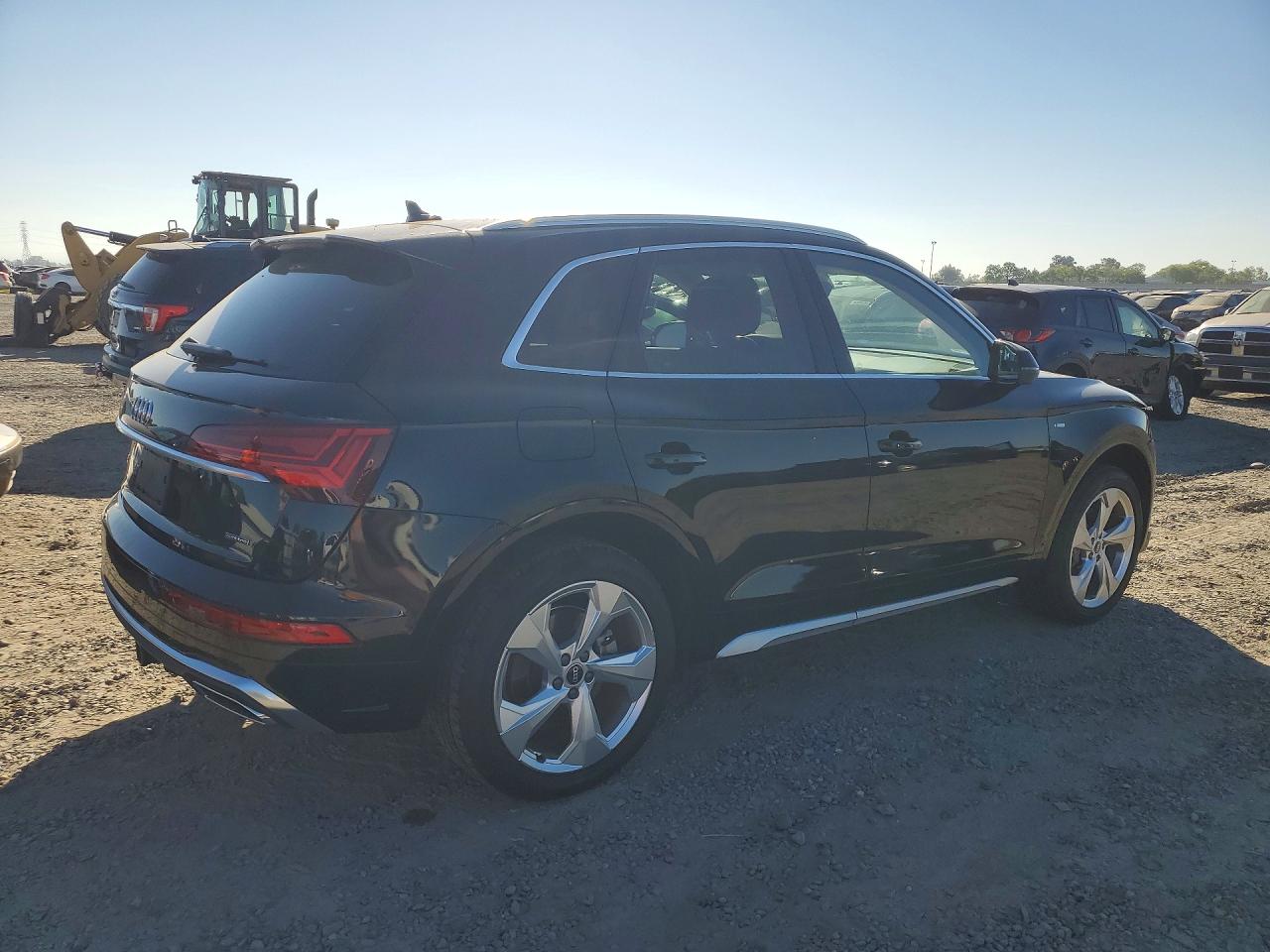 2022 Audi Q5 VIN WA1EAAFYXN2029260 photo 3