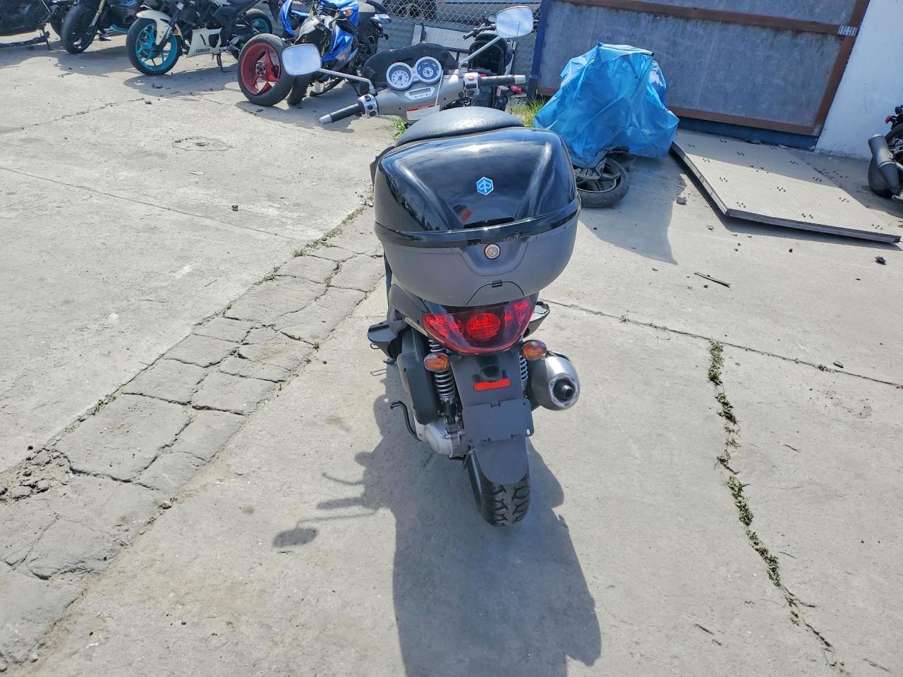 2005 Piaggio Bv 200 VIN ZAPM289L755002005 photo 4