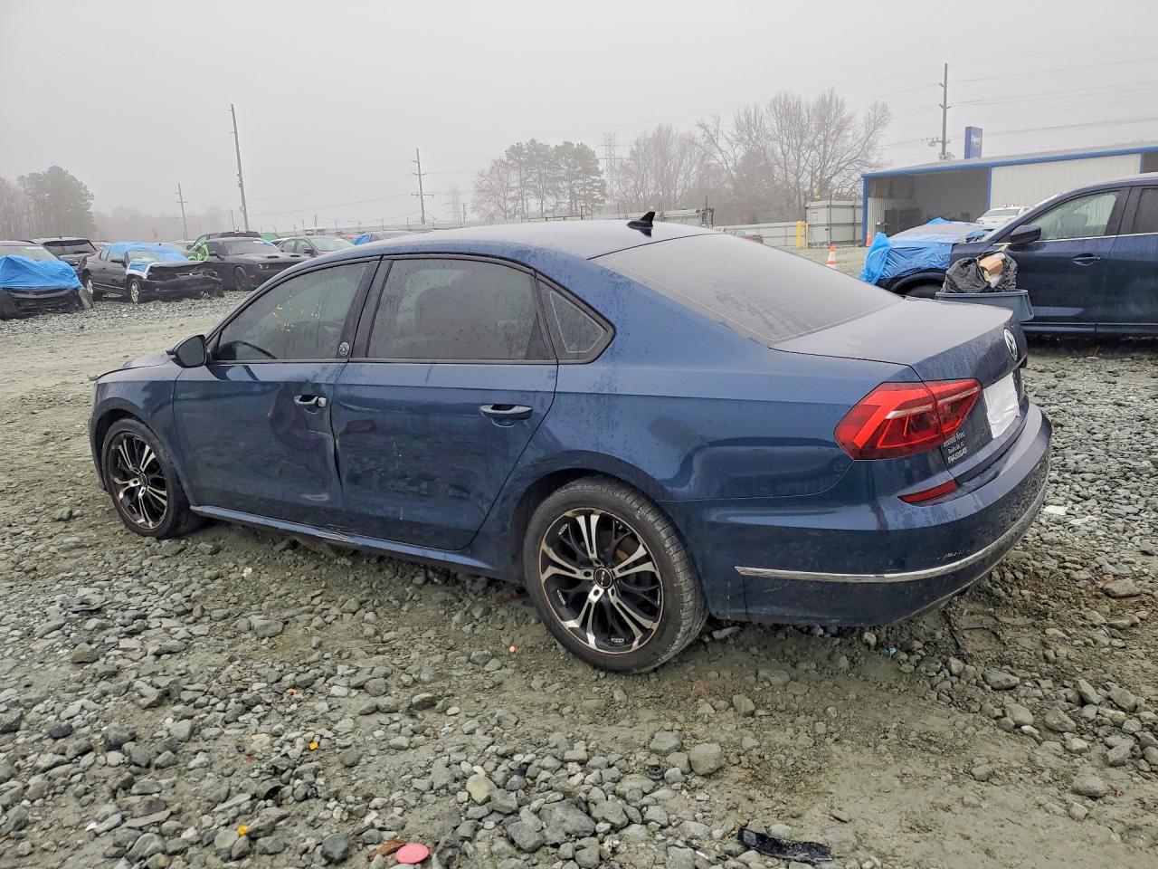 2019 Volkswagen Passat VIN 1VWLA7A38KC013394 photo 2