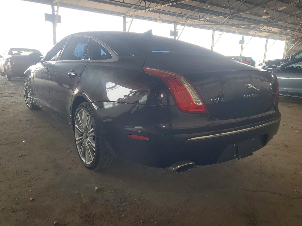2013 Jaguar Xj VIN SAJWA2GB6DLV40422 photo 2