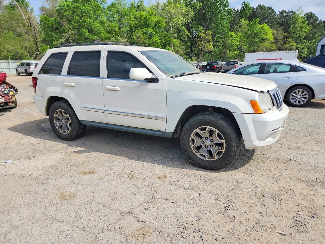 2008 Jeep Cherokee VIN 1J8HR582X8C240221 photo 4
