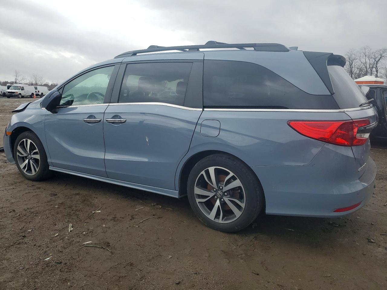 2024 Honda Odyssey VIN 5FNRL6H83RB027705 photo 2