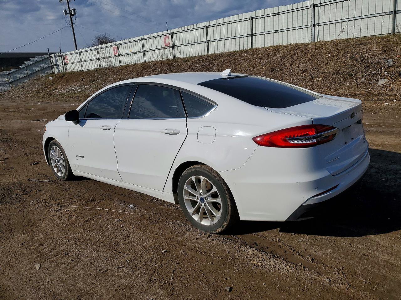 2019 Fusion VIN 3FA6P0LU7KR265446 photo 2