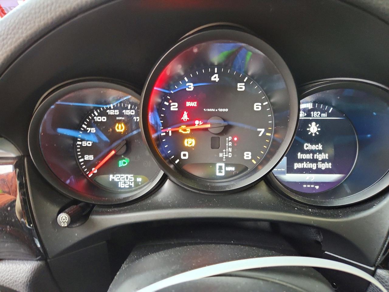 2017 Porsche Macan VIN WP1AA2A52HLB83398 photo 9