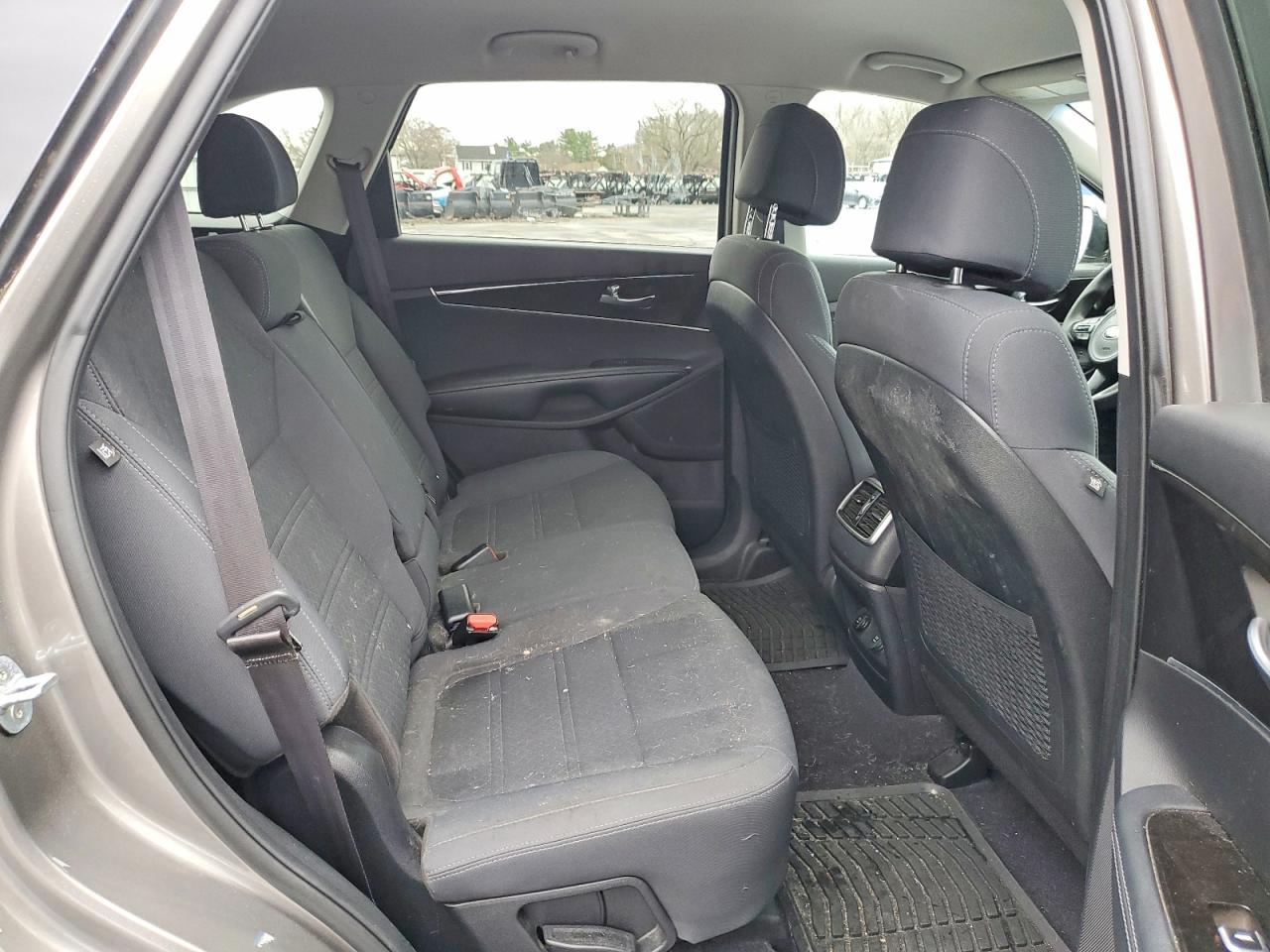 2017 Kia Sorento VIN 5XYPG4A31HG301151 photo 11