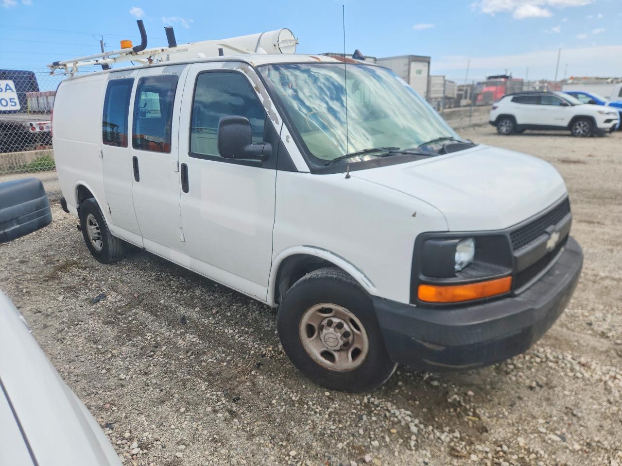 2008 CHEV Express VIN 1GCHG35K381161135 photo 4