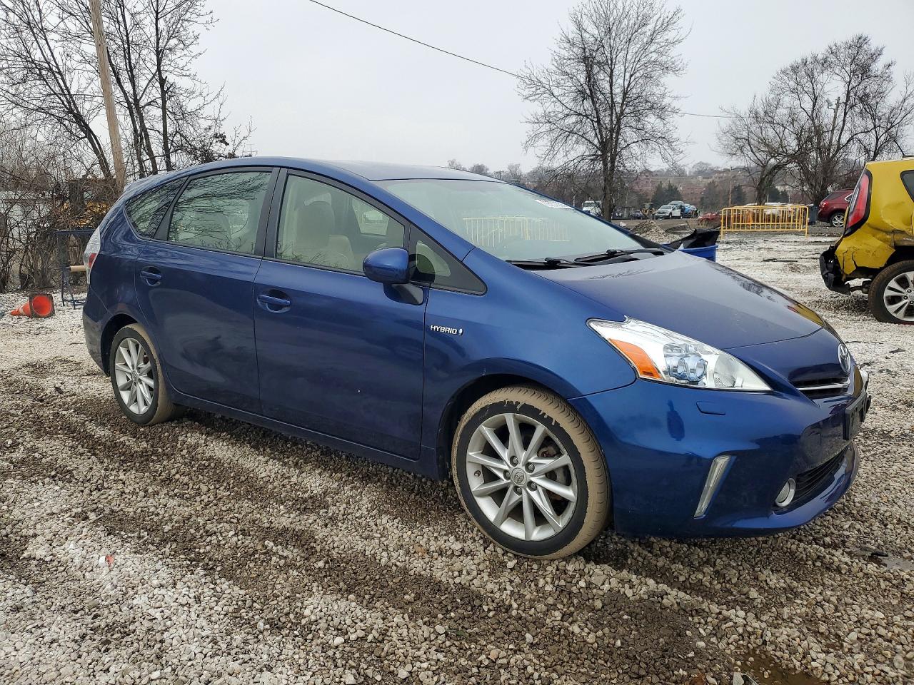 2013 Toyota Prius v VIN JTDZN3EU4D3189326 photo 4