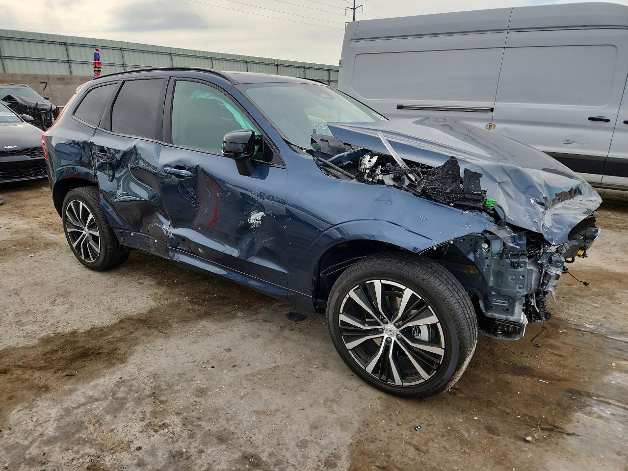 2025 Volvo Xc60 VIN YV4M12RC3S1112681 photo 4