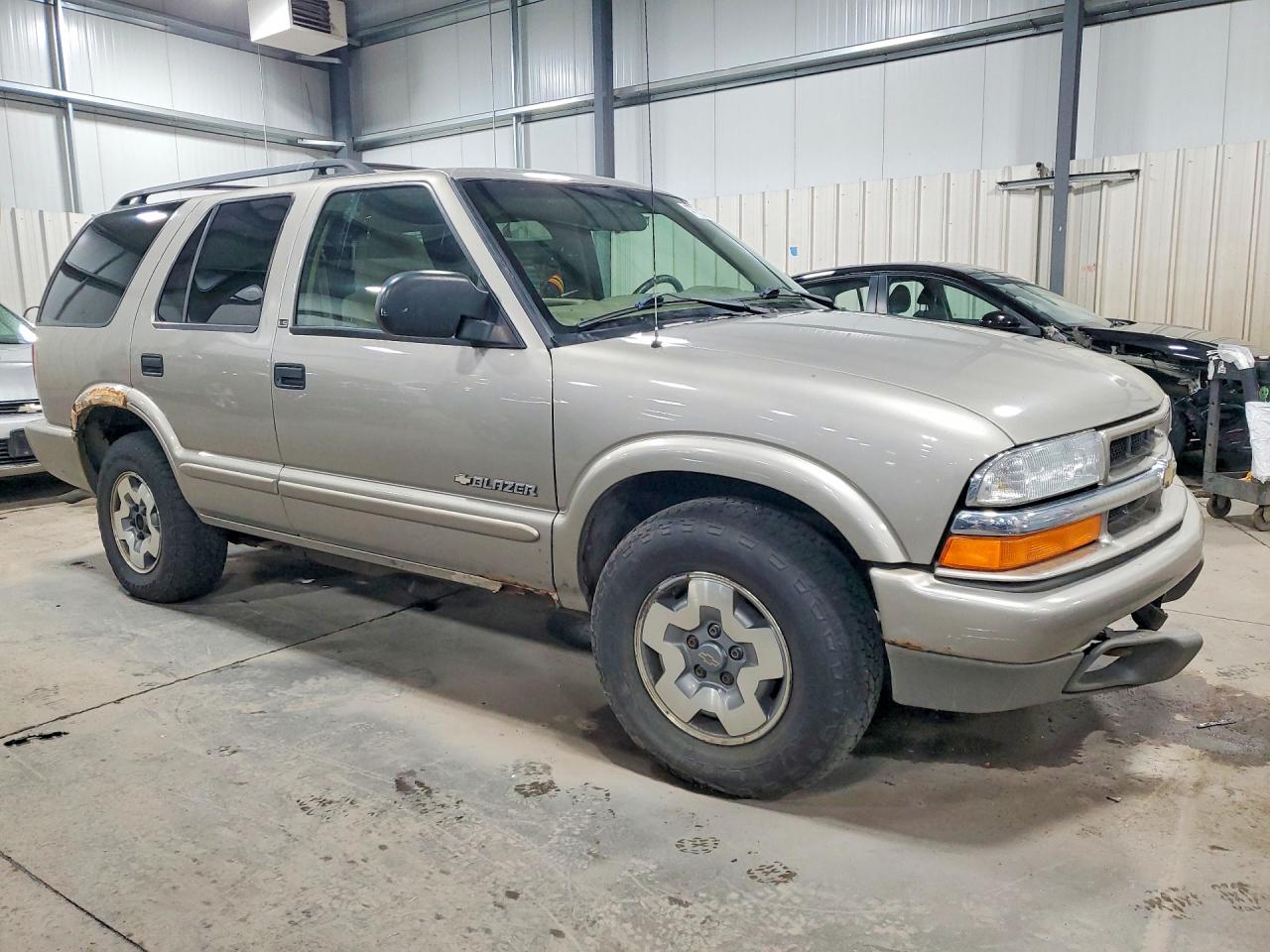 2002 Chevrolet Blazer VIN 1GNDT13W92K201151 photo 4