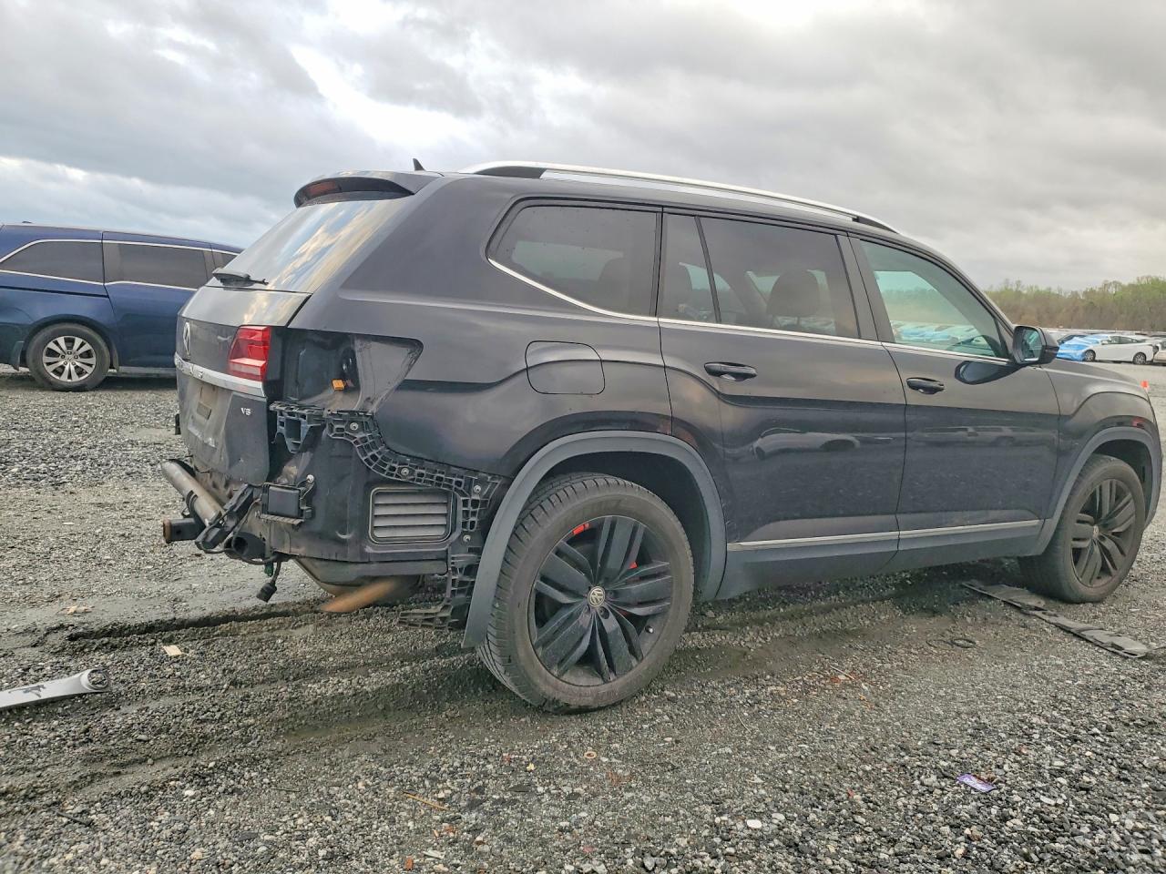 2018 Volkswagen Atlas VIN 1V2ER2CA6JC537871 photo 3