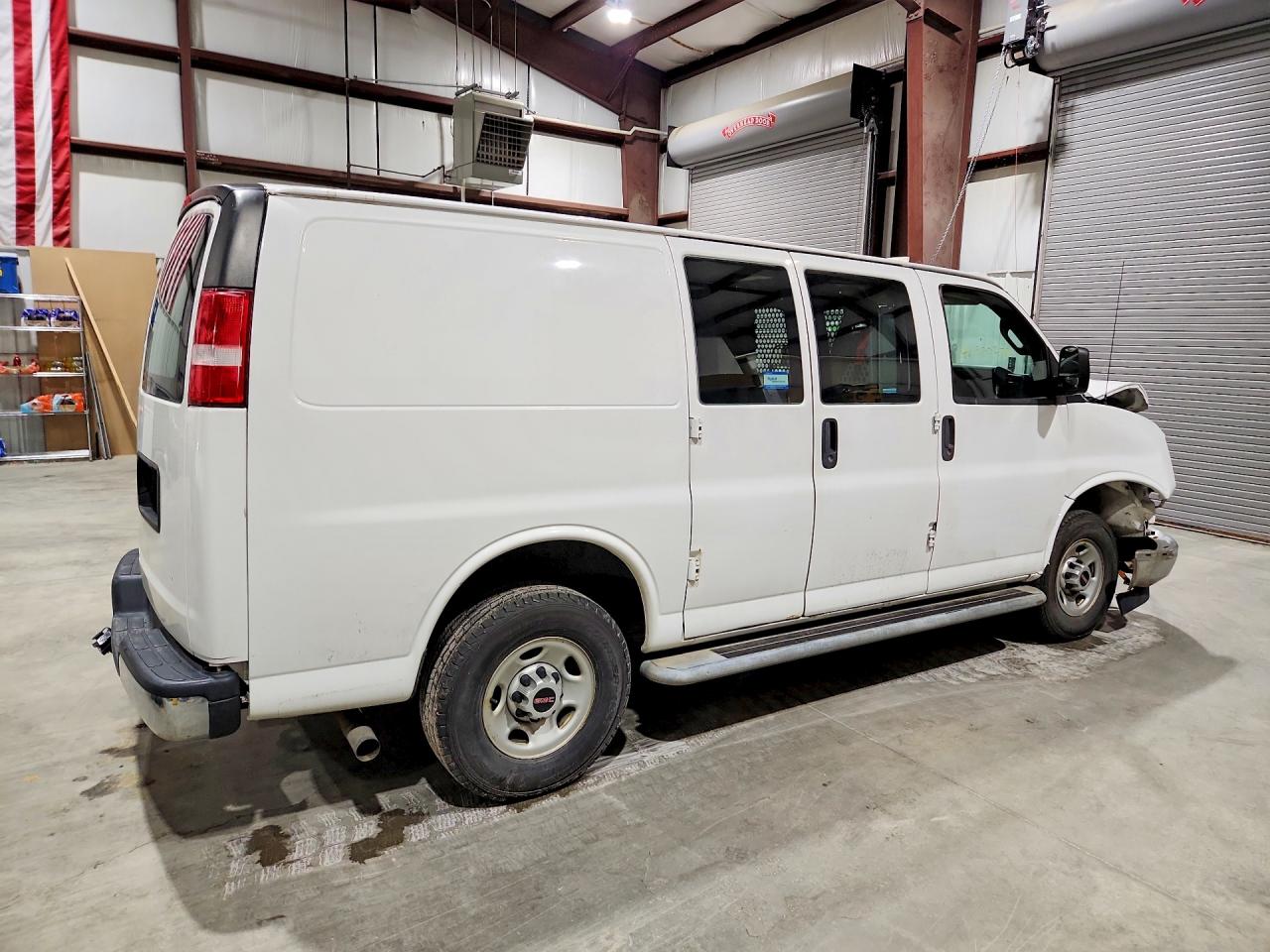 2017 GMC Savana VIN 1GTW7AFF9H1912347 photo 3
