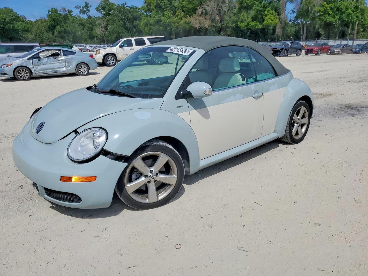 2010 Volkswagen Beetle VIN 3VWRW3AL0AM011110 photo 1