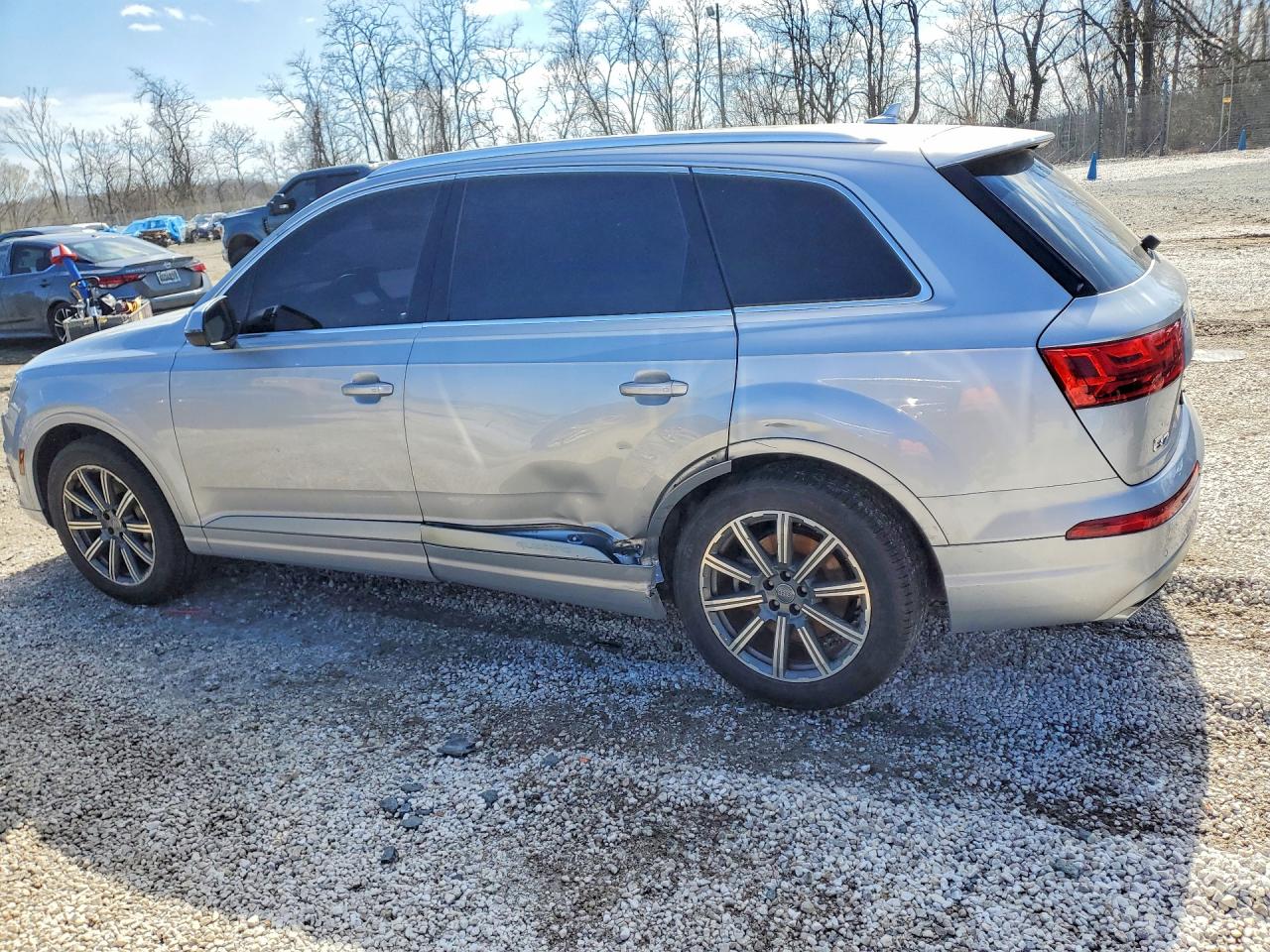 2018 Audi Q7 VIN WA1LAAF72JD015950 photo 2