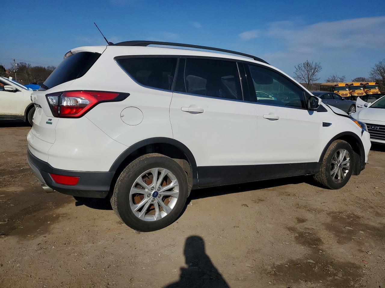 2018 Escape VIN 1FMCU0GD5JUD19314 photo 3