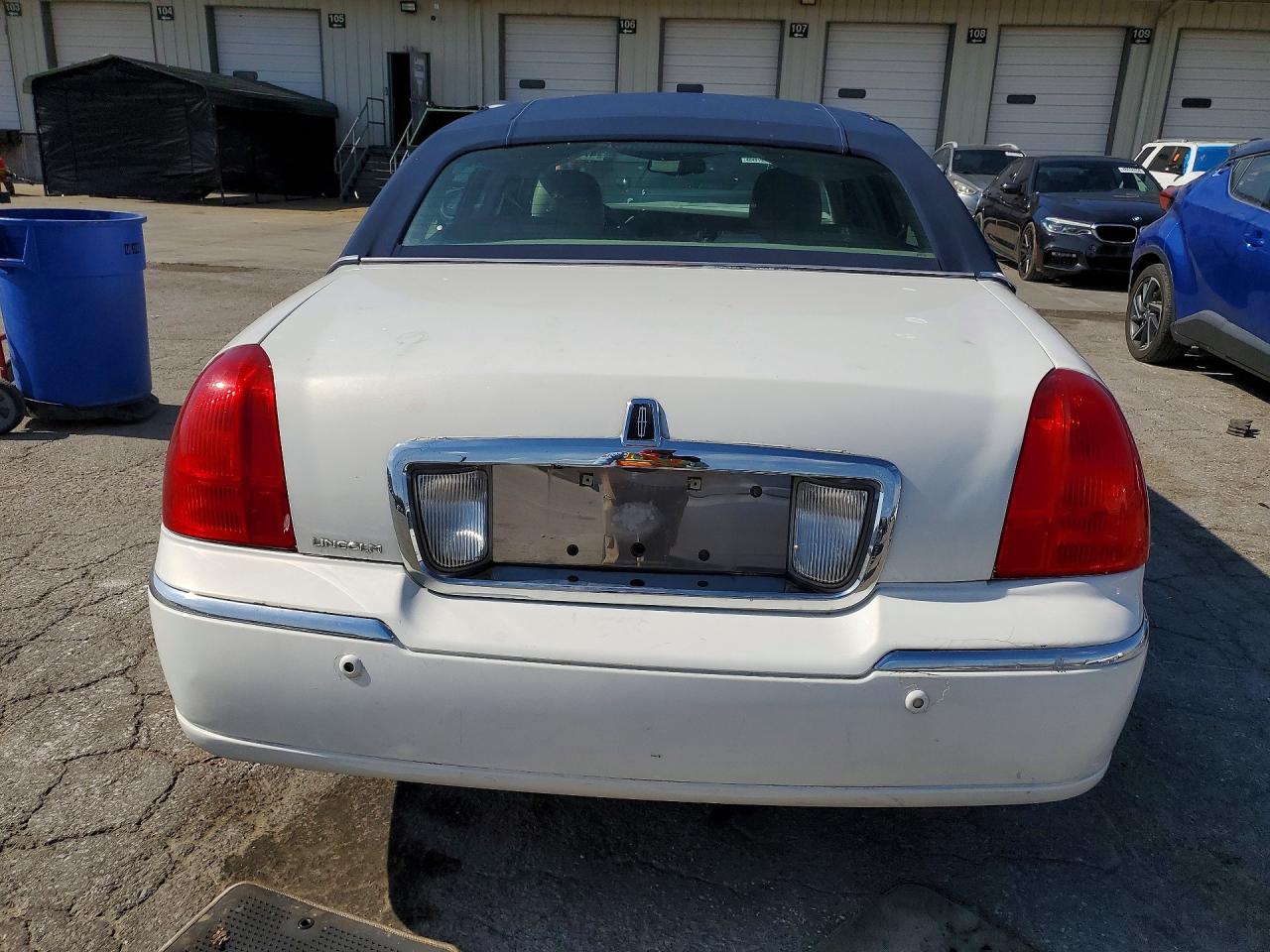 2003 Lincoln Towncar VIN 1LNHM82W53Y632078 photo 6