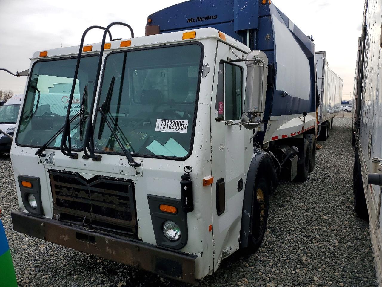 2012 MACK All models VIN 1M2AU04C2CM006209 photo 2