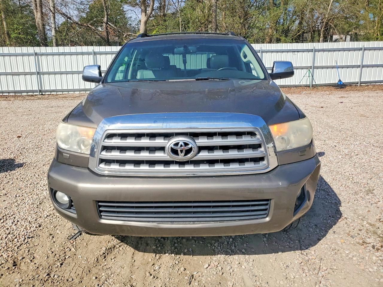 2010 Toyota Sequoia VIN 5TDJW5G10AS025428 photo 5