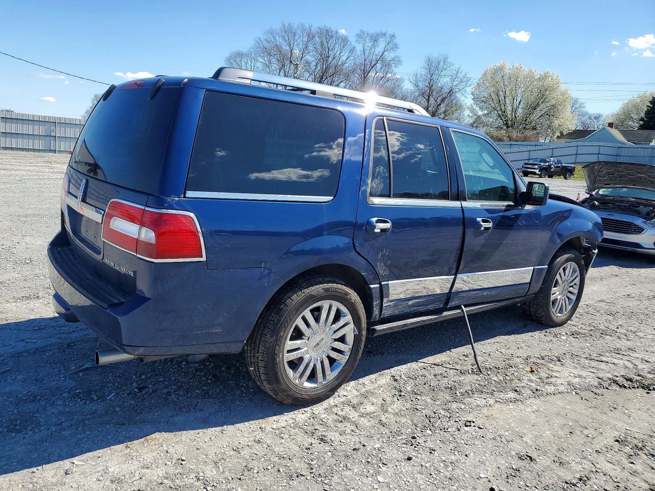 2007 LINCOLN Navigator VIN 5LMFU27547LJ25175 photo 3